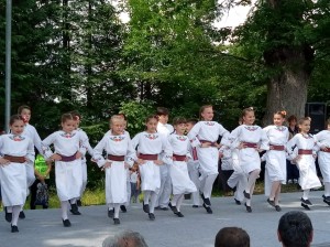 33575480_1950302088335512_6464549680314318848_n